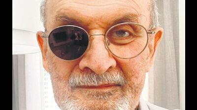 In August 2022, Salman Rushdie was repeatedly stabbed by a fanatic in Chautauqua, New York. He was blinded in one eye and also lost the use of one hand. It hasn’t killed his spirit. (Twitter) In August 2022, Salman Rushdie was repeatedly stabbed by a fanatic in Chautauqua, New York. He was blinded in one eye and also lost the use of one hand. It hasn’t killed his spirit. (Twitter)