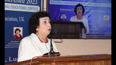 Roza Valeeva, head of Institute of Psychology and Education, KFU, Russia addressing the gathering in Ludhiana. (HT Photo)