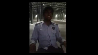 Snapshot of the man singing Teri Deewani. (Instagram/@musicalchamber) Snapshot of the man singing Teri Deewani. (Instagram/@musicalchamber)