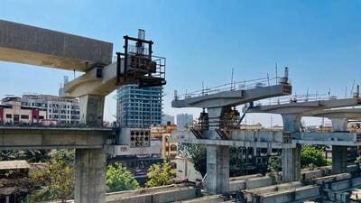 The MMRDA said that 63.63% works of the Meditiya Nagar station is completed. One of the tallest on the Metro-9, the station will be three-tier—a flyover for vehicles on tier one, a concourse on tier two and a platform on tier three. The total height of the station will be 35 metres from road level. (HT Photo)