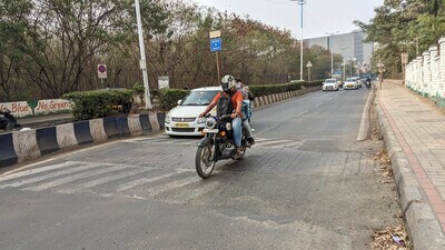 The civic body attributes the rising number of accidents and acute traffic congestion on important roads and chowks in the city to these illegal speed breakers. (HT PHOTO)