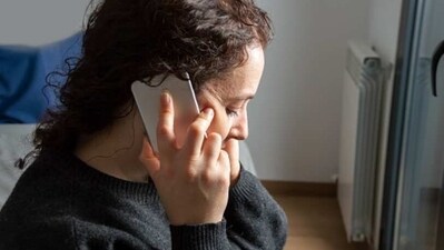 Listen actively: When your partner is experiencing anxiety, actively listen to what they are saying. Encourage them to express their feelings, and try to validate their experiences. You can say things like, "I understand that you're feeling anxious right now, and it's okay to feel that way." (Unsplash) Listen actively: When your partner is experiencing anxiety, actively listen to what they are saying. Encourage them to express their feelings, and try to validate their experiences. You can say things like, "I understand that you're feeling anxious right now, and it's okay to feel that way." (Unsplash)