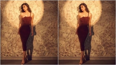 Assisted by makeup artist Albert Chettiar, Mouni decked up in nude eyeshadow, black winged eyeliner, mascara-laden eyelashes, drawn eyebrows, contoured cheeks and a shade of nude lipstick. (Instagram/@imouniroy) Assisted by makeup artist Albert Chettiar, Mouni decked up in nude eyeshadow, black winged eyeliner, mascara-laden eyelashes, drawn eyebrows, contoured cheeks and a shade of nude lipstick. (Instagram/@imouniroy)