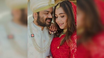 Kumar Varun complemented his stunning bride Maanvi Gagroo in his ivory sherwani. (Instagram/@maanvigagroo) Kumar Varun complemented his stunning bride Maanvi Gagroo in his ivory sherwani. (Instagram/@maanvigagroo)