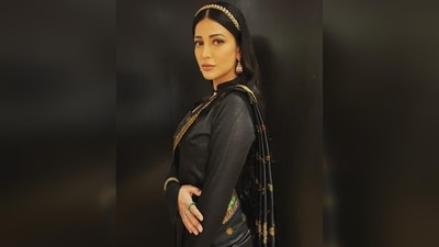 Hair accessories: Hair accessories can help you create a unique look. You can opt for a maang tikka, a hairpin, or a hairband. Make sure to choose a hair accessory that complements your outfit and adds to your overall look. (Instagram/@shrutzhaasan) Hair accessories: Hair accessories can help you create a unique look. You can opt for a maang tikka, a hairpin, or a hairband. Make sure to choose a hair accessory that complements your outfit and adds to your overall look. (Instagram/@shrutzhaasan)