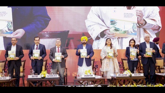 Extending invite to the investors,Punjab health minister said that the state has huge investment opportunity in healthcare and pharmaceutical sectors, to make the state medical value tourism hub. (HT File Photo)