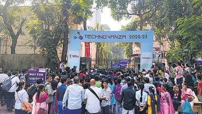 “I came from Ambernath with young kids and relatives so that they could generate interest in subjects such as space, ISRO and science as well as could interact with scientists who were supposed to be in the exhibition,” said Shahida Shaikh, who registered for the event and received a slot to visit the exhibition. “I even had a gate pass, but still they didn’t allow us. The children skipped school to visit the event. I am completely shocked at the way they decided without thinking of anybody.” (HT PHOTO)