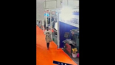 A suspect captured in the CCTVs taking away the bag of Taiwan national from Mach Auto Expo in Ludhiana on Saturday. (HT Photo) A suspect captured in the CCTVs taking away the bag of Taiwan national from Mach Auto Expo in Ludhiana on Saturday. (HT Photo)