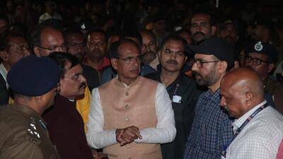 Chief minister Shivraj Singh Chouhan reached Rewa Medical College to meet the injured (Twitter/@DDNewslive) Chief minister Shivraj Singh Chouhan reached Rewa Medical College to meet the injured (Twitter/@DDNewslive)