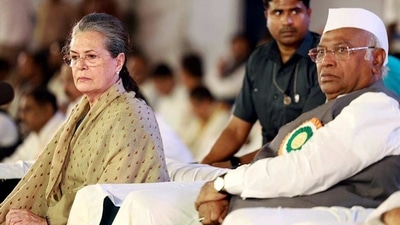 Congress Parliamentary Party chairperson Sonia Gandhi and party chief Mallikarjun Kharge at the 85th Plenary Session of Congress, in Raipur on Friday. (ANI) (HT_PRINT) Congress Parliamentary Party chairperson Sonia Gandhi and party chief Mallikarjun Kharge at the 85th Plenary Session of Congress, in Raipur on Friday. (ANI) (HT_PRINT)
