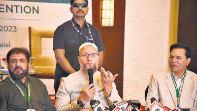 Navi Mumbai, India - February 25, 2023: Member of Parliament and National President of AIMIM Asaduddin Owaisi along with party MP Imtiyaz Jaleel (left), during the 1st National Convention of AIMIM held at Hotel Ramada, Mahape, in Navi Mumbai, India, on Saturday, February 25, 2023. (Photo by Bachchan Kumar/ HT PHOTO) (HT PHOTO) Navi Mumbai, India - February 25, 2023: Member of Parliament and National President of AIMIM Asaduddin Owaisi along with party MP Imtiyaz Jaleel (left), during the 1st National Convention of AIMIM held at Hotel Ramada, Mahape, in Navi Mumbai, India, on Saturday, February 25, 2023. (Photo by Bachchan Kumar/ HT PHOTO) (HT PHOTO)