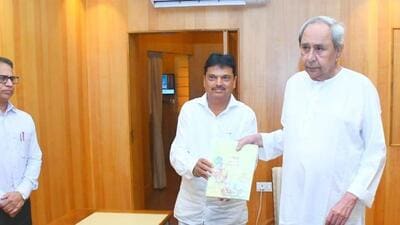 Odisha finance minister Niranjan Pujari receives copy of state budget 2023-24 from chief minister Naveen Patnaik (Twitter/@Naveen_Odisha) Odisha finance minister Niranjan Pujari receives copy of state budget 2023-24 from chief minister Naveen Patnaik (Twitter/@Naveen_Odisha)
