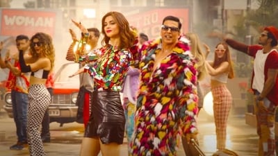 Akshay Kumar and Diana Penty in a still from the song Kudi Chamkeeli from the upcoming film Selfiee. Akshay Kumar and Diana Penty in a still from the song Kudi Chamkeeli from the upcoming film Selfiee.