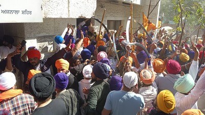 Supporters of Waris Punjab De chief Amritpal Singh clashing with Punjab Police personnel on Thursday afternoon as they headed for the police station in Ajnala to protest the arrest of his aide in a kidnap and assault case, Amritsar. (Sameer Sehgal /HT photo) Supporters of Waris Punjab De chief Amritpal Singh clashing with Punjab Police personnel on Thursday afternoon as they headed for the police station in Ajnala to protest the arrest of his aide in a kidnap and assault case, Amritsar. (Sameer Sehgal /HT photo)