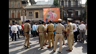 The election commission has asked all businesses with operations within a 100-meter radius of polling stations—including shops, tea stalls, and other businesses—remain closed during voting. (RAHUL RAUT/ HT)