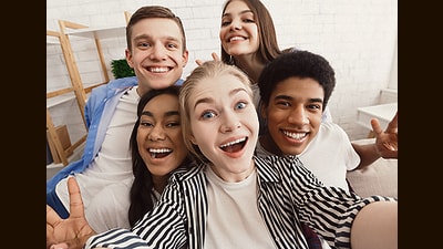 When taking pictures, the English say “Cheese” because it shapes the mouth into a smile. Old Czech photo-graphers use a phrase which means “Watch out, a bird will fly out [from the camera].” (stock.adobe.com)