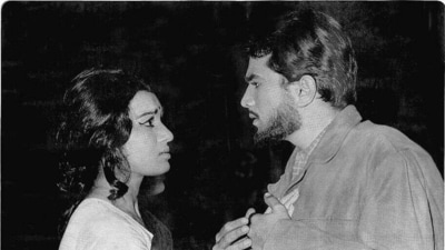 Asha Parekh with Rajesh Khanna in Baharon Ke Sapne. Asha Parekh with Rajesh Khanna in Baharon Ke Sapne.
