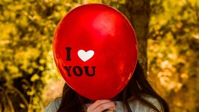 Show appreciation: Show your partner that you appreciate them. Small gestures like saying "thank you" or "I love you" can go a long way in reducing stress. (Unsplash) Show appreciation: Show your partner that you appreciate them. Small gestures like saying "thank you" or "I love you" can go a long way in reducing stress. (Unsplash)