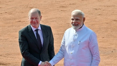 New Delhi, Feb 25 (ANI): Prime Minister Narendra Modi exchanges greetings with German Chancellor Olaf Scholz at the ceremonial reception, at Rashtrapati Bhavan, in New Delhi on Saturday. (ANI Photo) (Sanjay Sharma)