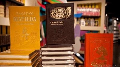 British children's author Roald Dahl's most successful books were published between 1961 and 1988, shortly before his death in 1990. (Andrew Burton/AP Photo/picture alliance) British children's author Roald Dahl's most successful books were published between 1961 and 1988, shortly before his death in 1990. (Andrew Burton/AP Photo/picture alliance)