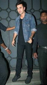 The actor dressed for an event in a blue denim jacket over a black t-shirt and ripped jeans. (pinterest ) The actor dressed for an event in a blue denim jacket over a black t-shirt and ripped jeans. (pinterest )