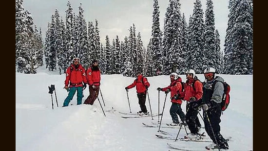 Stationed at a height of 3,500 metres at Kangdoori, overlooking the entire Pirpanchal range, the ski patrol team keeps a 24x7 watch on vulnerable spots on Gulmarg slopes. (HT Photo)