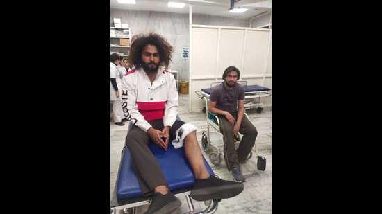 The accused Gaurav Sharma (left) and Tarun opened fire at the police team as they got trapped amid vehicles at the Shambu toll plaza. Police caught them after firing at the tyres of their car. (HT Photo)