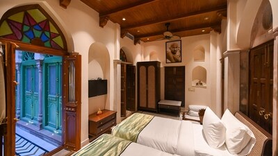 A view of a room inside Golden Haveli at Chandni Chowk. Prominent features of the Golden Haveli include arches, brackets, and alcoves. (Sanchit Khanna/ HT Photo) A view of a room inside Golden Haveli at Chandni Chowk. Prominent features of the Golden Haveli include arches, brackets, and alcoves. (Sanchit Khanna/ HT Photo)