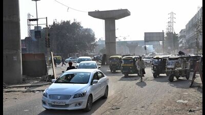 Congestion at Bharat Nagar chowk in Ludhiana on Sunday. (Gurpreet Singh/HT) Congestion at Bharat Nagar chowk in Ludhiana on Sunday. (Gurpreet Singh/HT)