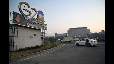 G20 logo installed at Delhi-Gurugram expressway near Ambience Mall, in Gurugram. (HT Photo)