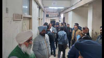 Locals outside RTO waiting for driving licences and RC in Ludhiana on Saturday. (HT photo)