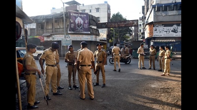 Police bandobast during during Kasba Peth bypoll at Raviwar peth on Sunday. (HT PHOTO) Police bandobast during during Kasba Peth bypoll at Raviwar peth on Sunday. (HT PHOTO)
