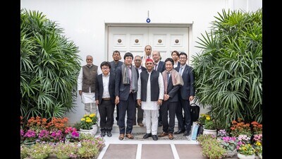 Samajwadi Party chief Akhilesh Yadav with the Japanese delegation that called on him. (Sourced)