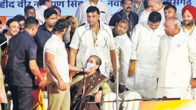 Senior Congress leader Sonia Gandhi with her son and party leader, Rahul Gandhi, at the party’s 85th plenary session in Raipur on Sunday. (ANI) Senior Congress leader Sonia Gandhi with her son and party leader, Rahul Gandhi, at the party’s 85th plenary session in Raipur on Sunday. (ANI)