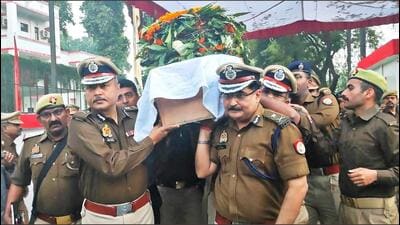 The body was cremated in his native village in Azamgarh on Saturday with full state honours. (HT Photo)