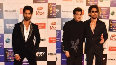 The awards show is being co-hosted by brothers Ayushmann Khurrana and Aparshakti Khurrana. The awards show is being co-hosted by brothers Ayushmann Khurrana and Aparshakti Khurrana.