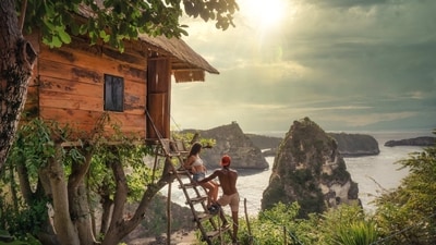 Treehouses: Escape to the treetops for a truly magical experience. Many treehouses are equipped with modern amenities, such as hot tubs and wifi, while still offering a one-of-a-kind atmosphere. (Unsplash) Treehouses: Escape to the treetops for a truly magical experience. Many treehouses are equipped with modern amenities, such as hot tubs and wifi, while still offering a one-of-a-kind atmosphere. (Unsplash)