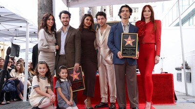 The Jonas Brothers pose with their family during their star unveiling ceremony on The Hollywood Walk of Fame in Los Angeles, California, U.S., January 30, 2023. REUTERS/Mario Anzuoni (REUTERS)