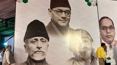 Congress leader Vaibhav Walia tweeted a photo of Maulana Abul Kalam Azad at the stage of the party's plenary session. Congress leader Vaibhav Walia tweeted a photo of Maulana Abul Kalam Azad at the stage of the party's plenary session.