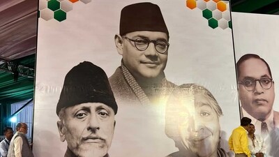 Congress leader Vaibhav Walia tweeted a photo of Maulana Abul Kalam Azad at the stage of the party's plenary session. Congress leader Vaibhav Walia tweeted a photo of Maulana Abul Kalam Azad at the stage of the party's plenary session.