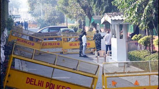 Barricades outside Manish Sisodia’s residence. (Sanjeev Verma/HT Photo)