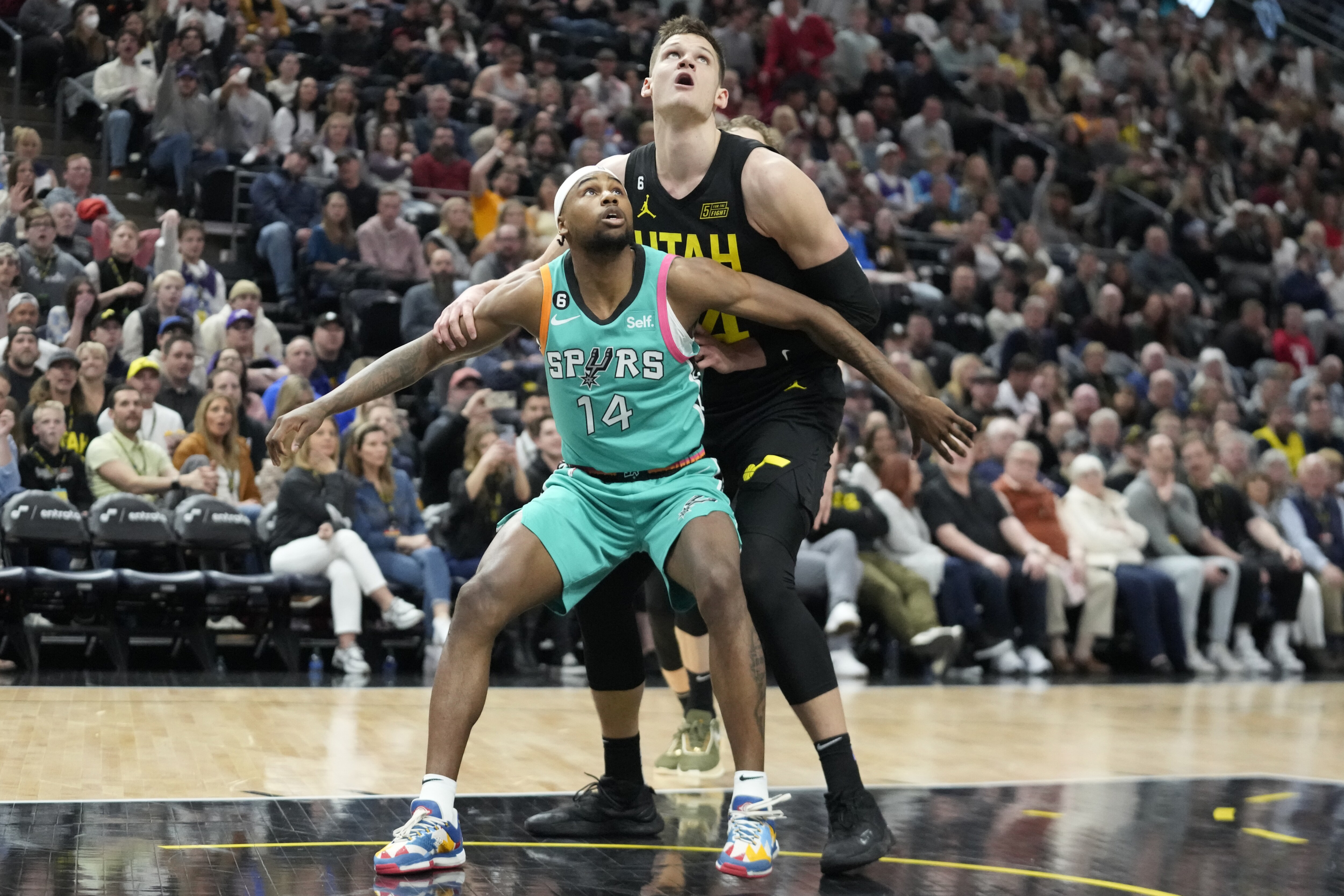 San Antonio Spurs guard Blake Wesley (14) and Utah Jazz center Walker Kessler, rear, wait for a rebound during the second half of an NBA basketball game Saturday. (AP)