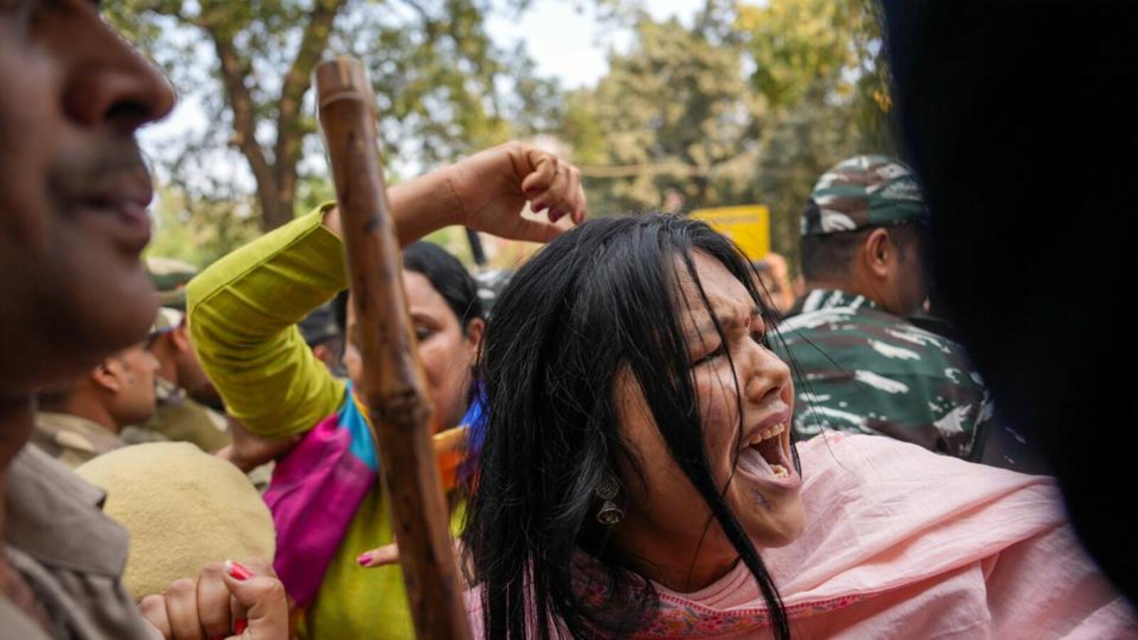 Sisodia arrest: Police prevent AAP from taking out march to BJP office ...