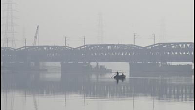 According to DJB, the Wazirabad barrage after 1965 recorded its lowest ever water level at 667 ft on July 16, 2021. (Sanjeev Verma/HT PHOTO) According to DJB, the Wazirabad barrage after 1965 recorded its lowest ever water level at 667 ft on July 16, 2021. (Sanjeev Verma/HT PHOTO)