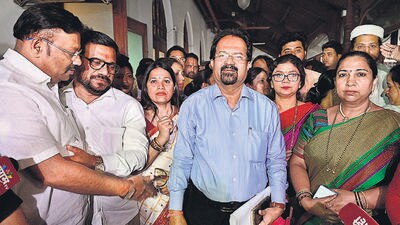 Mumbai, India - February 27, 2023: Former MVA corporators take a morcha to the office of commissioner and administrator Iqbal Singh Chahal, in protest against BMC alleging Corporators' Fund being used by the civic body on the orders of Guardian Ministers, at BMC Head Office, in Mumbai, India, on Monday, February 27, 2023. (Photo by Anshuman Poyrekar/ Hindustan Times) (Anshuman Poyrekar/HT PHOTO) Mumbai, India - February 27, 2023: Former MVA corporators take a morcha to the office of commissioner and administrator Iqbal Singh Chahal, in protest against BMC alleging Corporators' Fund being used by the civic body on the orders of Guardian Ministers, at BMC Head Office, in Mumbai, India, on Monday, February 27, 2023. (Photo by Anshuman Poyrekar/ Hindustan Times) (Anshuman Poyrekar/HT PHOTO)