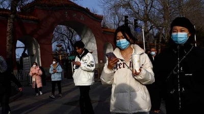 People in Beijing, China, wear masks to prevent Covid-19. (File/REUTERS) People in Beijing, China, wear masks to prevent Covid-19. (File/REUTERS)
