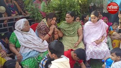 Samajwadi Party MLA Puja Pal (sitting extreme right) during her visit to slain lawyer Umesh Pal’s house in Prayagraj on Sunday. (HT) (HT Photo) Samajwadi Party MLA Puja Pal (sitting extreme right) during her visit to slain lawyer Umesh Pal’s house in Prayagraj on Sunday. (HT) (HT Photo)