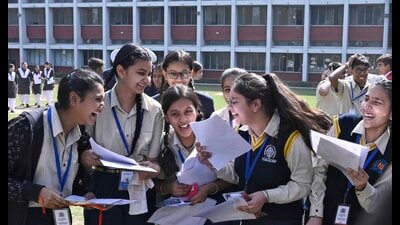 Students of Class 10 after the CBSE exam in Ludhiana on Monday. (Gurpreet Singh/HT Photo) Students of Class 10 after the CBSE exam in Ludhiana on Monday. (Gurpreet Singh/HT Photo)