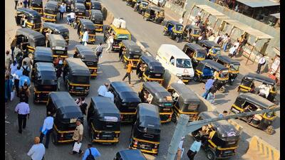 There are around 9.50 lakh auto rickshaws in Maharashtra which includes 4.50 lakh in Mumbai’s Metropolitan Region and 2.60 lakh in Mumbai’s western and eastern suburbs. The majority of rickshaws are registered in Andheri, Borivali and Wadala RTOs in Mumbai. (HT PHOTO) There are around 9.50 lakh auto rickshaws in Maharashtra which includes 4.50 lakh in Mumbai’s Metropolitan Region and 2.60 lakh in Mumbai’s western and eastern suburbs. The majority of rickshaws are registered in Andheri, Borivali and Wadala RTOs in Mumbai. (HT PHOTO)