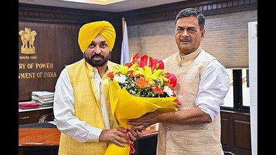Union Minister of Power RK Singh with Punjab Chief Minister Bhagwant Mann during a meeting, in New Delhi on Monday. (PTI Photo) Union Minister of Power RK Singh with Punjab Chief Minister Bhagwant Mann during a meeting, in New Delhi on Monday. (PTI Photo)
